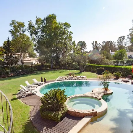 Private Pool And Jacuzzi By Galantevasques